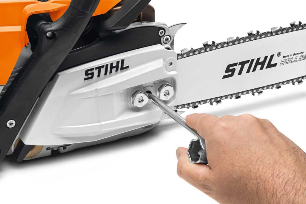 <h3>SIDE-MOUNTED CHAIN TENSIONING</h3>