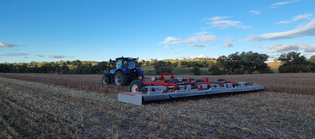 The AusCut TurboTopper is designed to be the most efficient Australian made, heavy duty slasher, specifically developed for the broadacre market. With narrow transport and wide cutting widths, the TurboTopper is ultimately a more economical option for managing large areas of crop residue without disturbing soil structure. The open deck layout means less material buildup, reducing the risk of fire on those hot summer days.