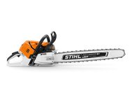 FOR SIMPLE AND SECURE RE-TENSIONING. Side-mounted chain tensioning allows for protected