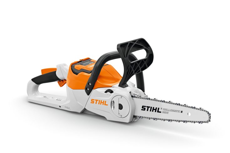 ENSURES COMFORTABLE WORK. Your STIHL chainsaw has an ergonomically shaped handle and a comfortable rear control handle with soft components. Thanks to this two-handed operation